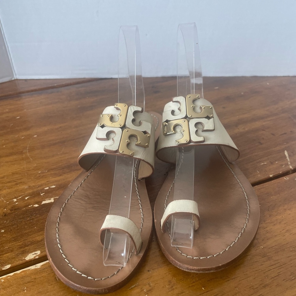 Tory Burch Selby Flat Sandals Toe Ring Ivory Gold Size 5.5 Leather Well Worn - Picture 2 of 8